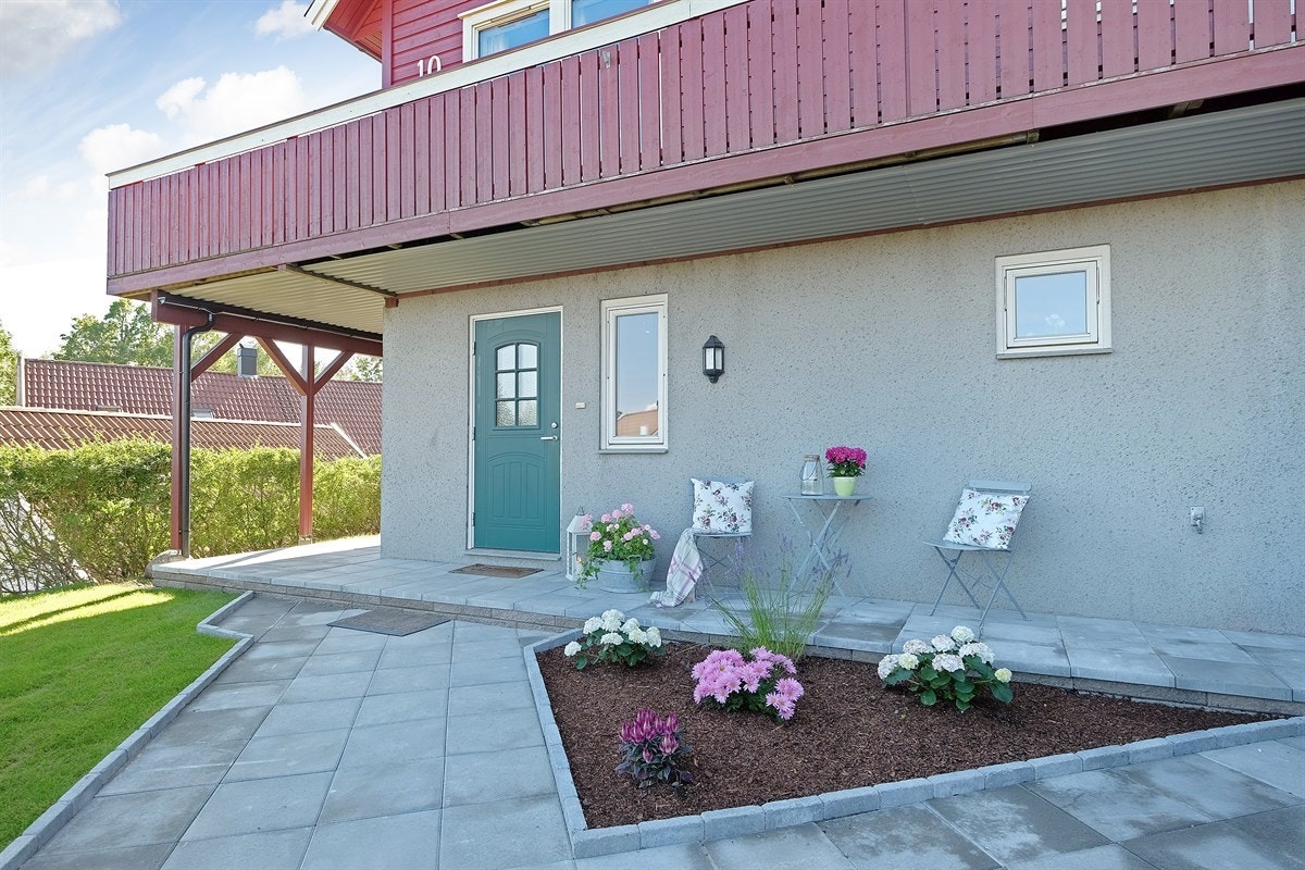 Steinsatt gårdsplass Galleribilde