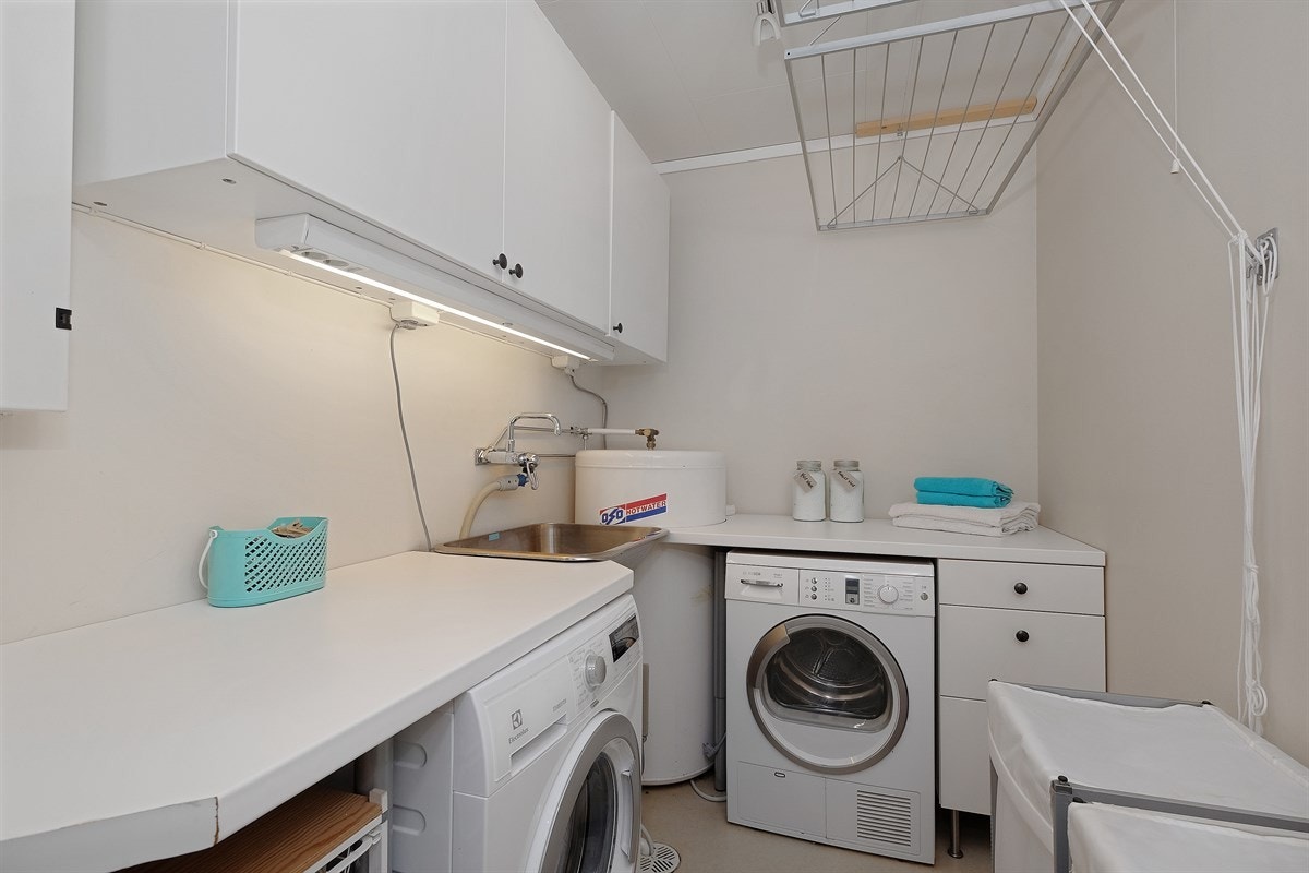 Eget vaskerom rett ved siden av badet Galleribilde