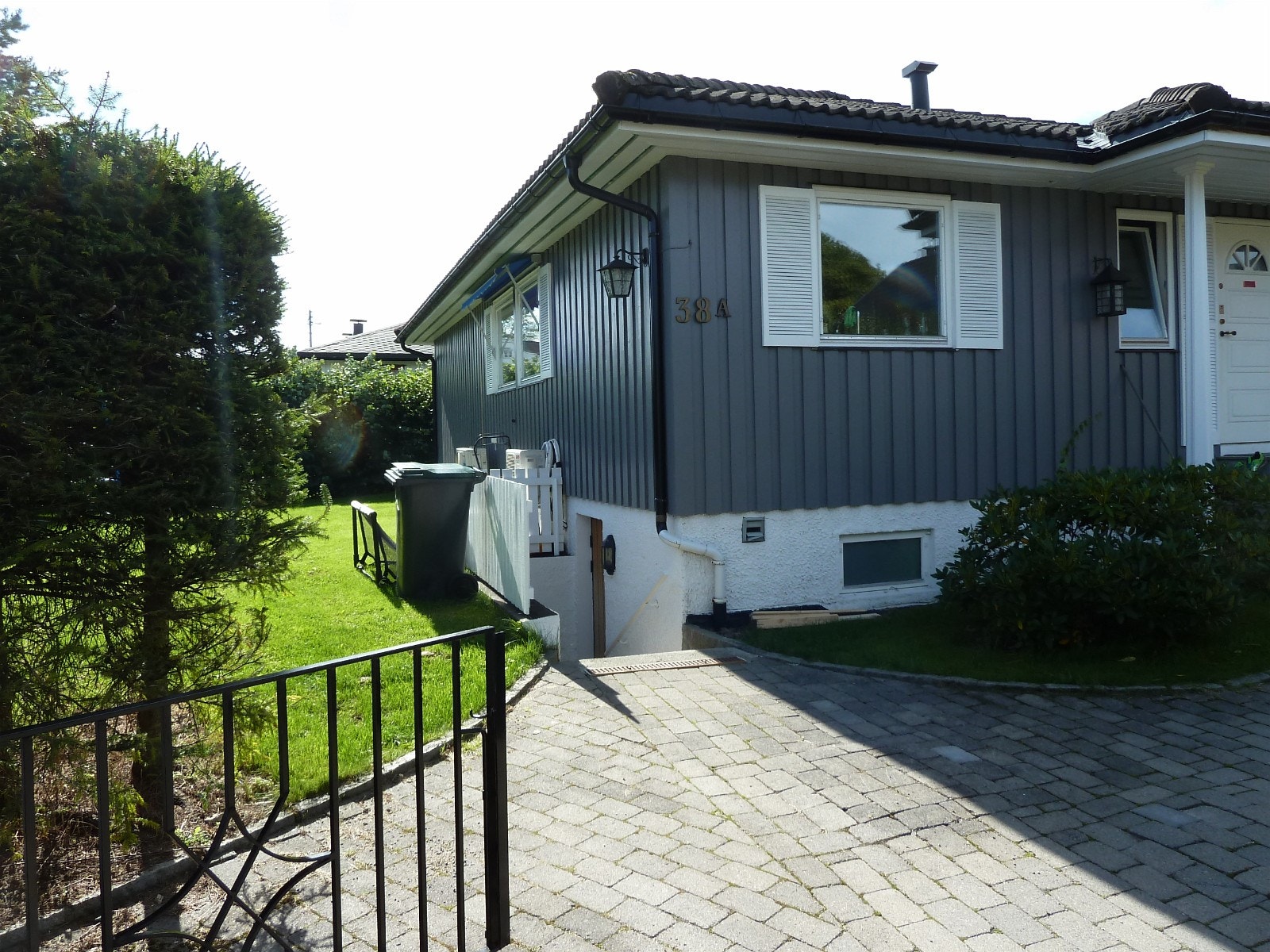 Egen inngang. Galleribilde