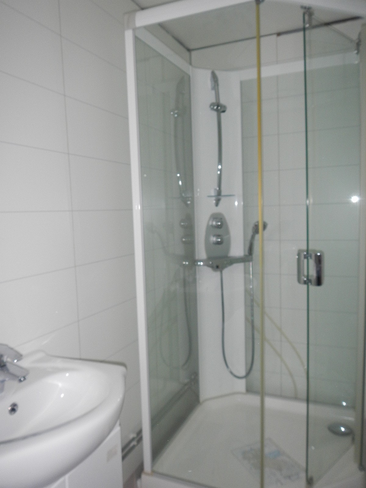 Bad med dusjkabinett Galleribilde