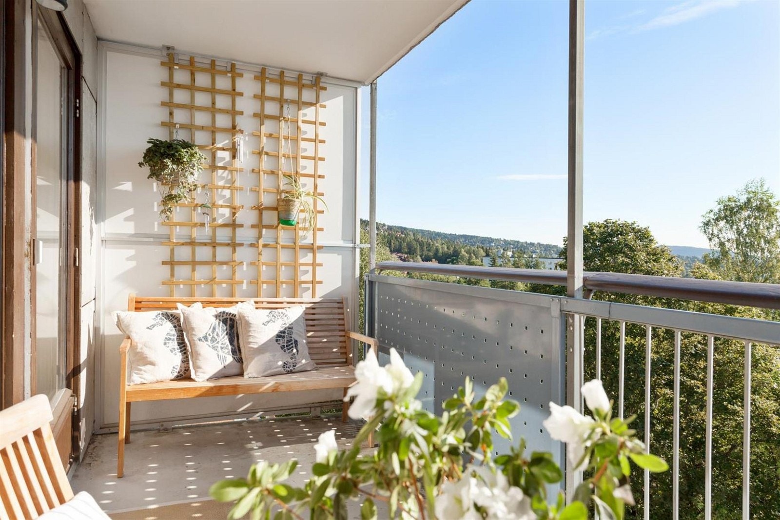 Stor og koselig veranda med god utsikt. Galleribilde