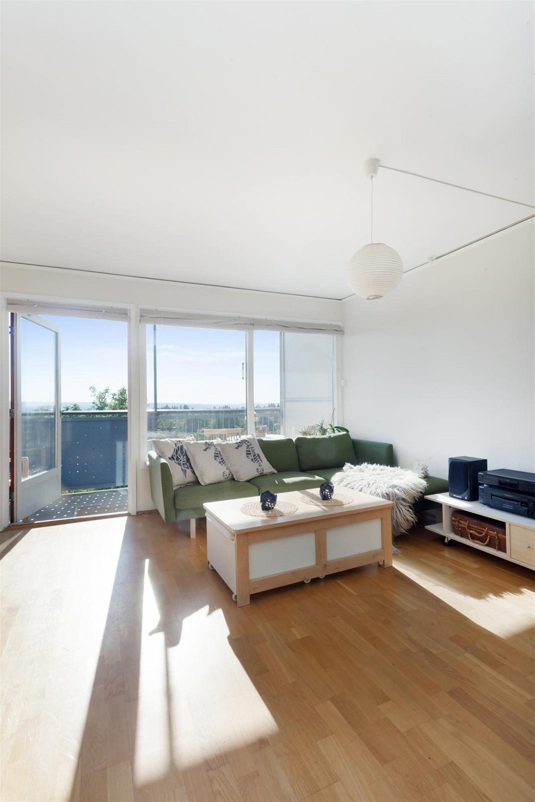 Lys og åpen stue. Galleribilde