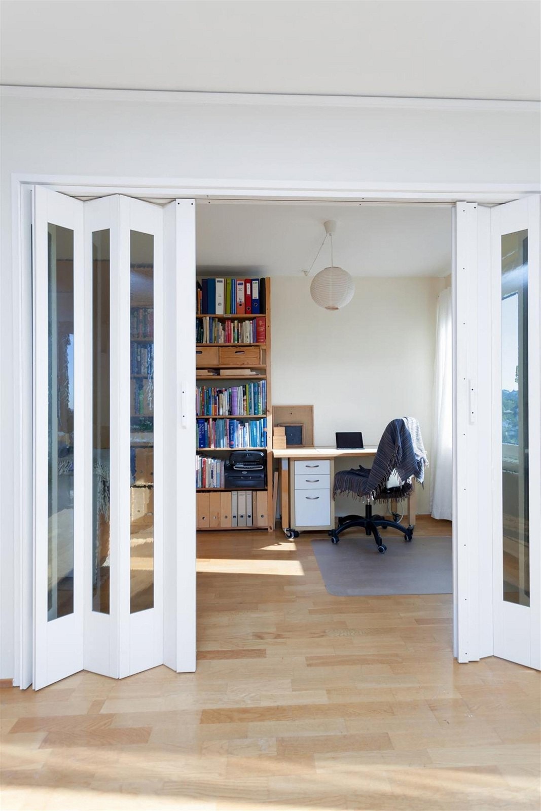 Store skyvedører inn til soverom. Galleribilde