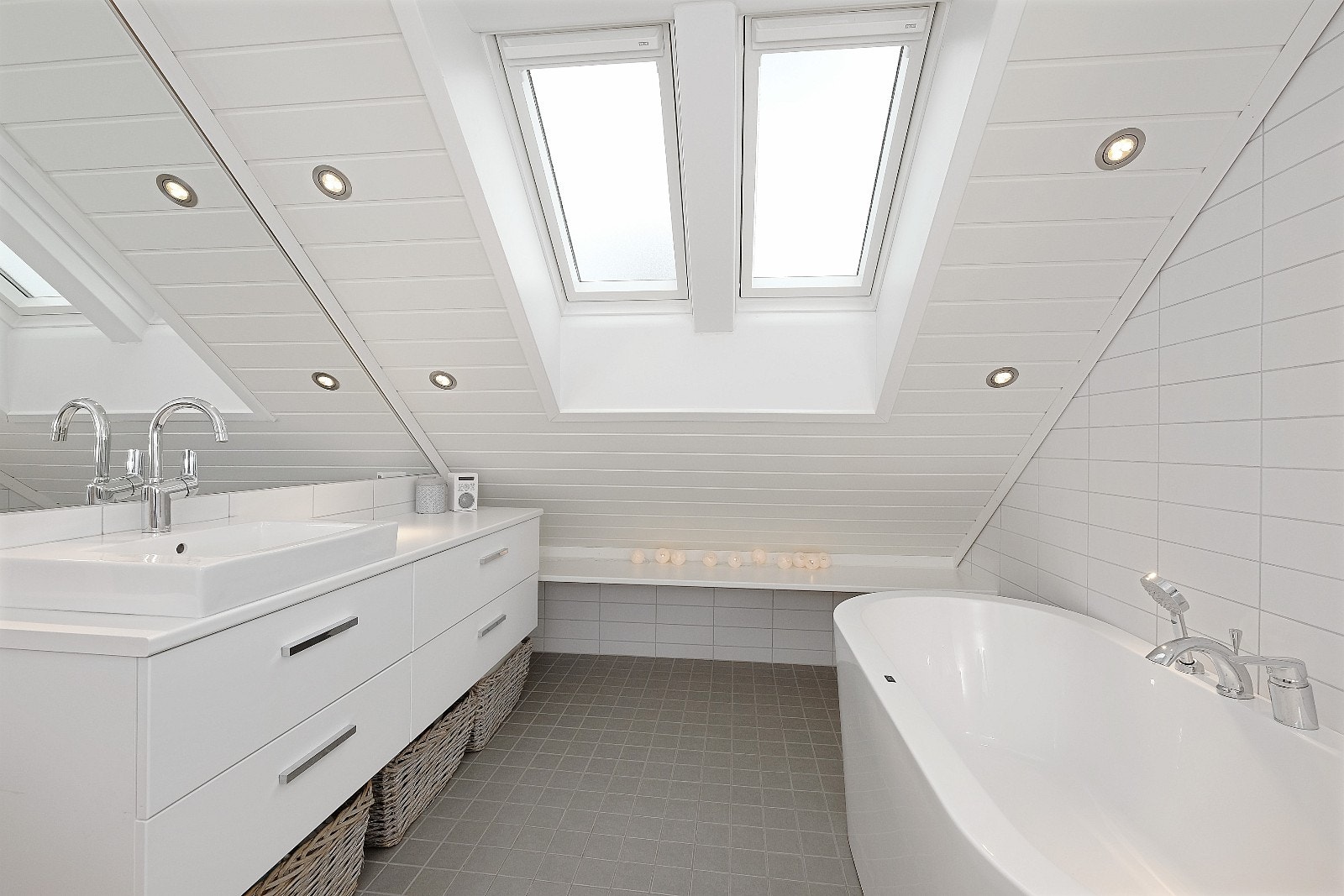 Moderne og delikat bad i 2. etasje Galleribilde