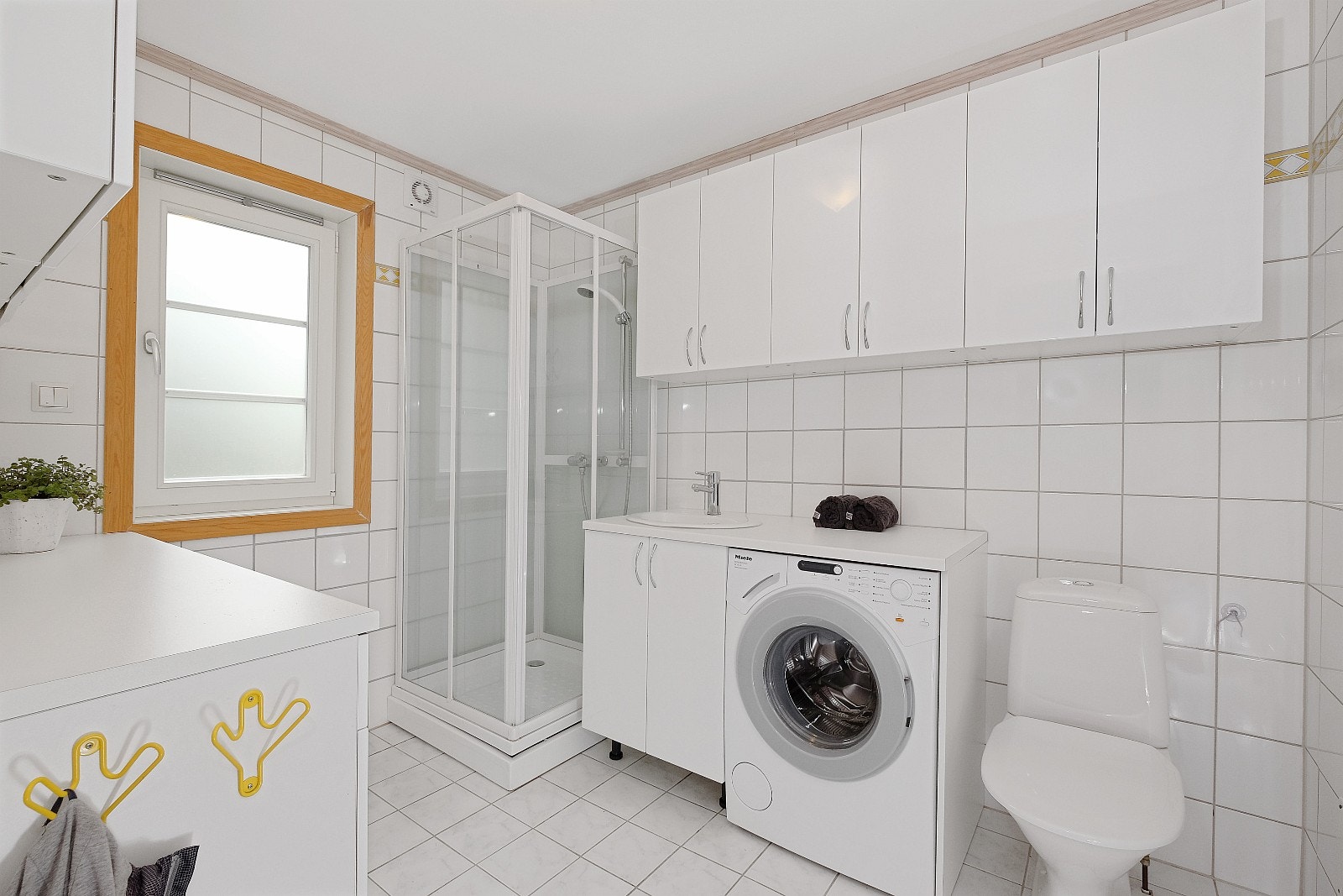 Vaskerom/bad i 1. etasje Galleribilde