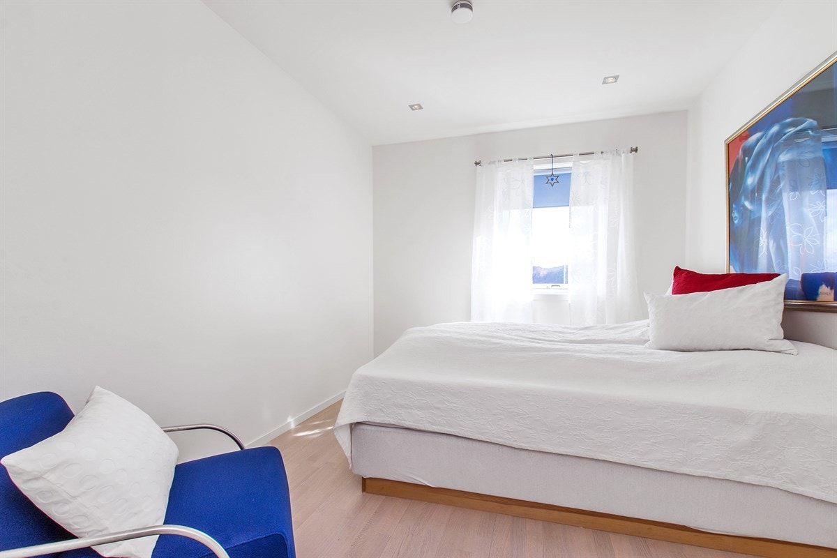 Soverom i sokkeletasje på ca. 12m². Galleribilde