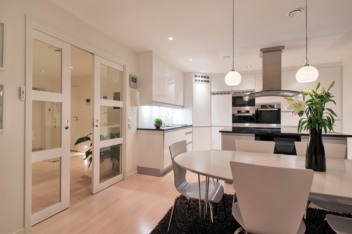 To skyvedører i glass kan åpnes eller lukkes etter eget forgodtbefinnende. Galleribilde