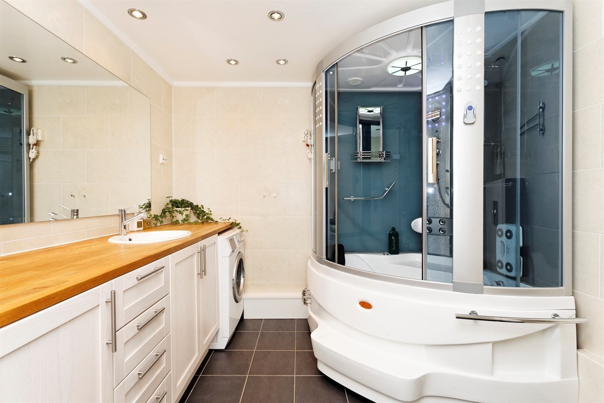 Flislagt baderom Galleribilde