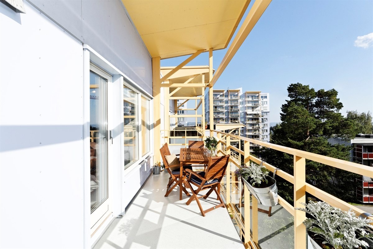 Solrik overbygget balkong Galleribilde