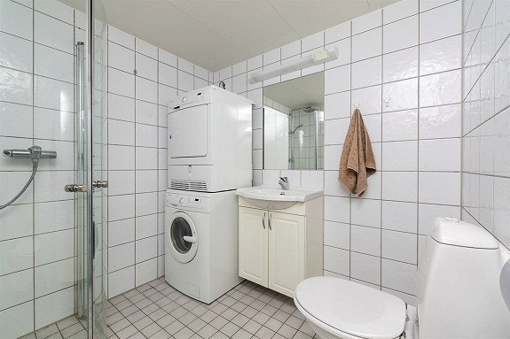 Bad med mulighet for vaskemaskin og tørketrommel. Galleribilde