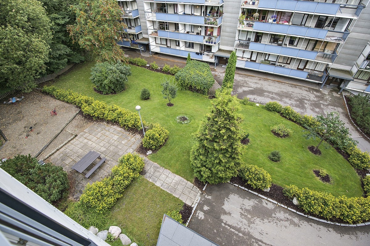 Utsikt fra leiligheten mot opparbeidede fellesareal Galleribilde