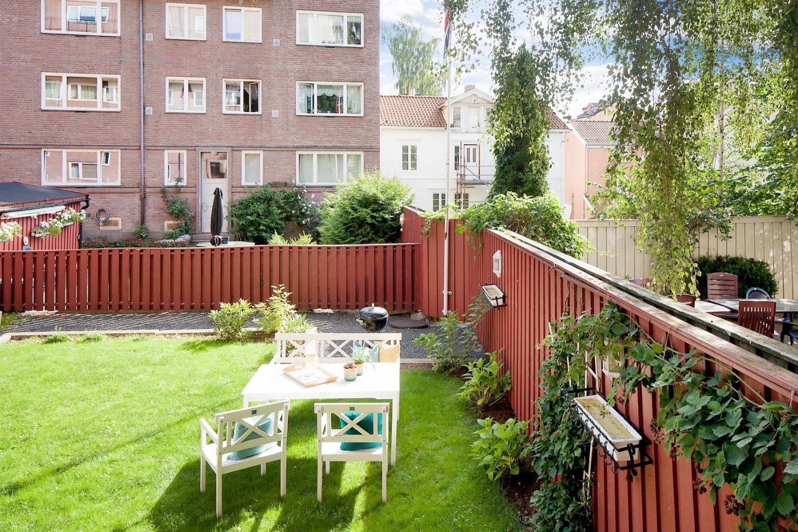 Bakgård. Galleribilde