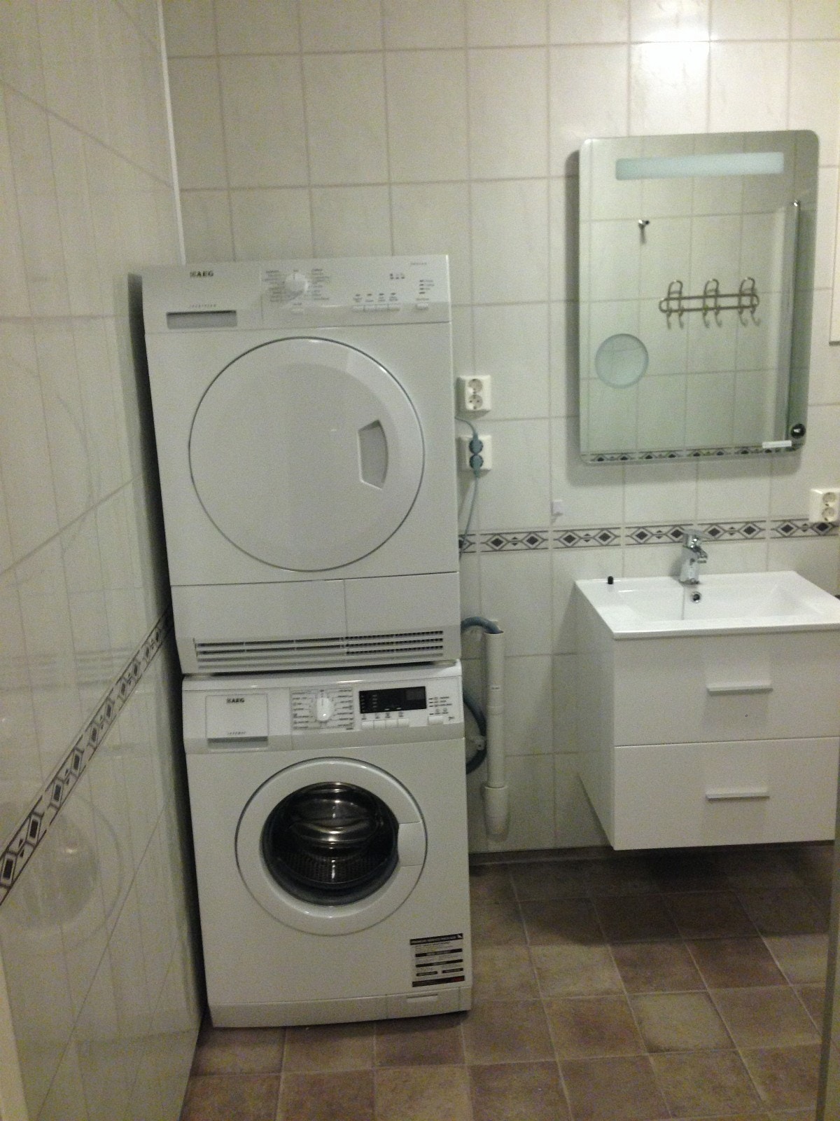 Ny vaskemaskin og tørketrommel Galleribilde