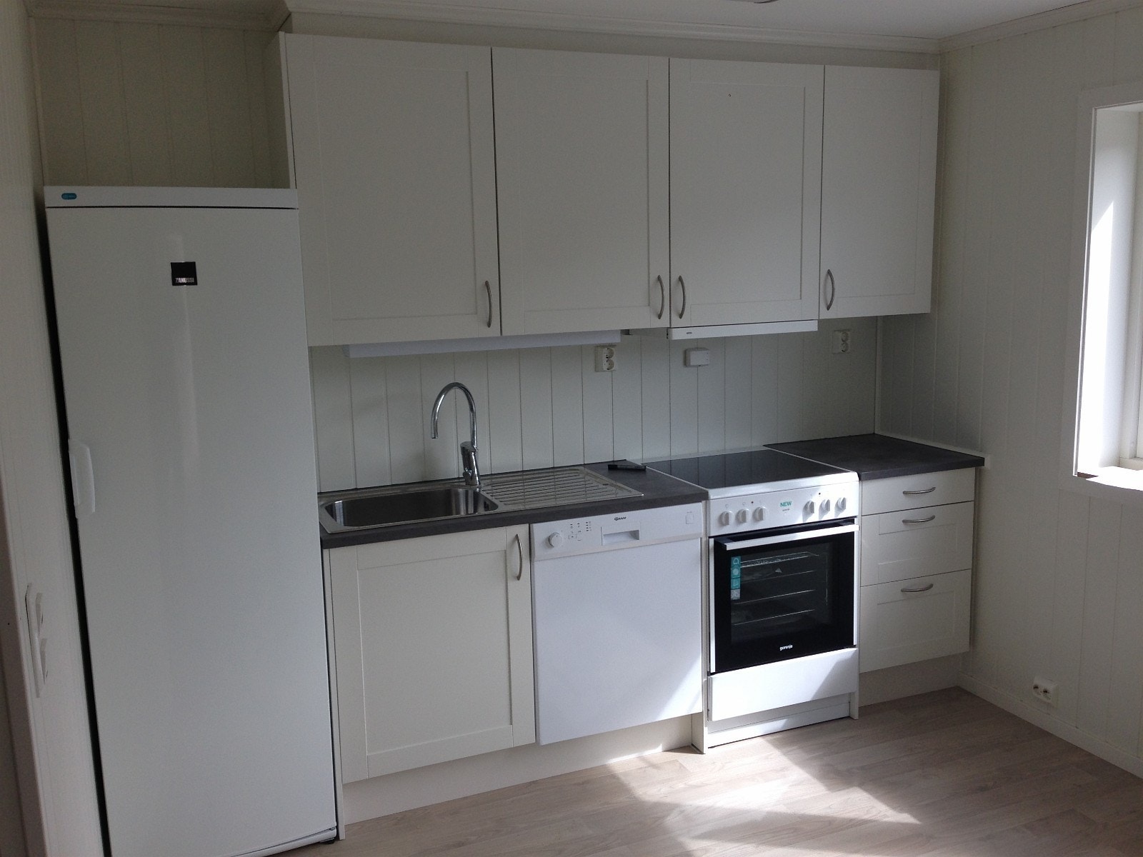 Kjøkken fullt utstyrt Galleribilde