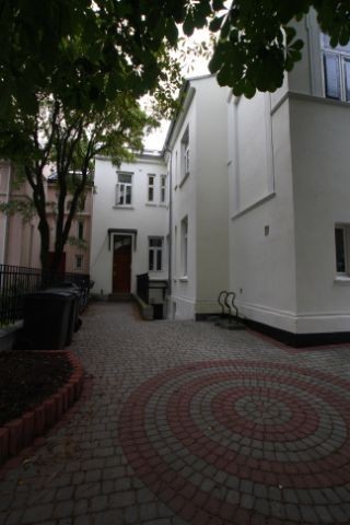 Inngang fra gårdsplassen Galleribilde