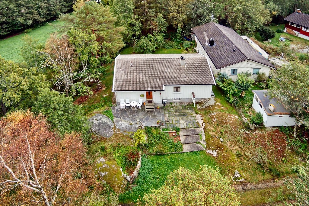 Mellegårdsveien 18 - enebolig som grenser til turterreng. Galleribilde