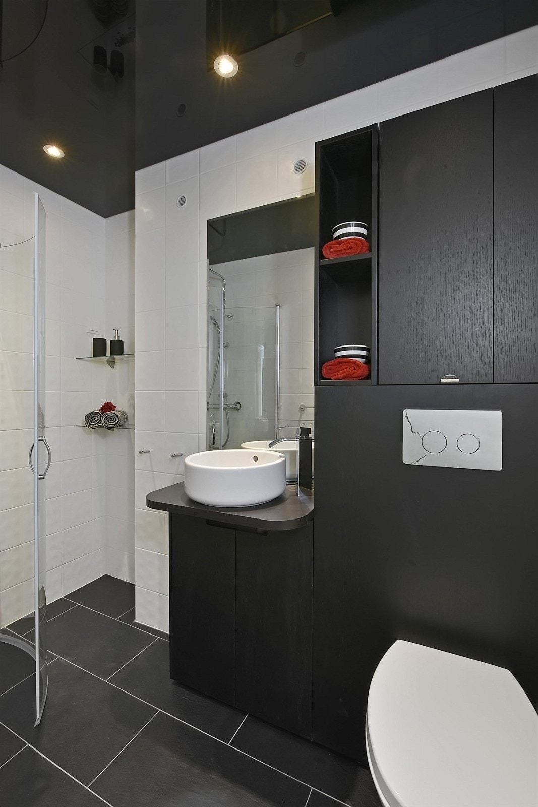 Boligen inneholder ett helt nytt bad og et separat vaskerom. Galleribilde