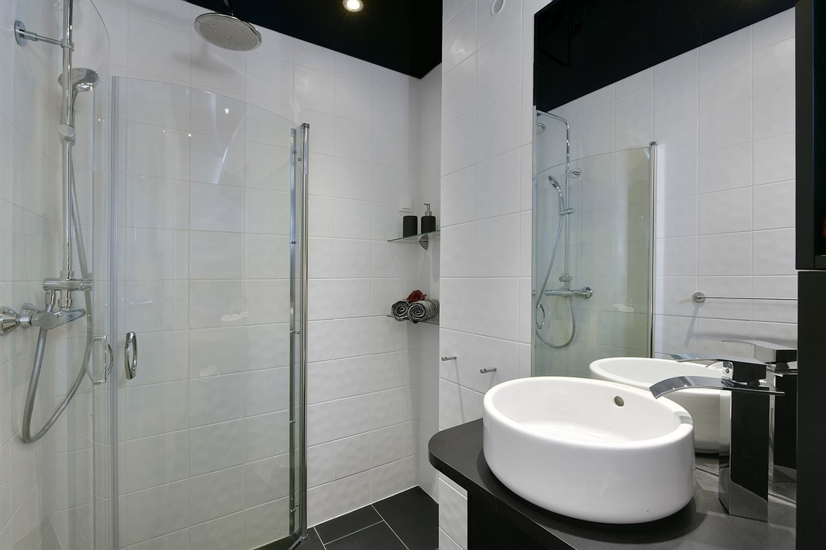 Lekkert helt nytt bad i første etasje. Galleribilde