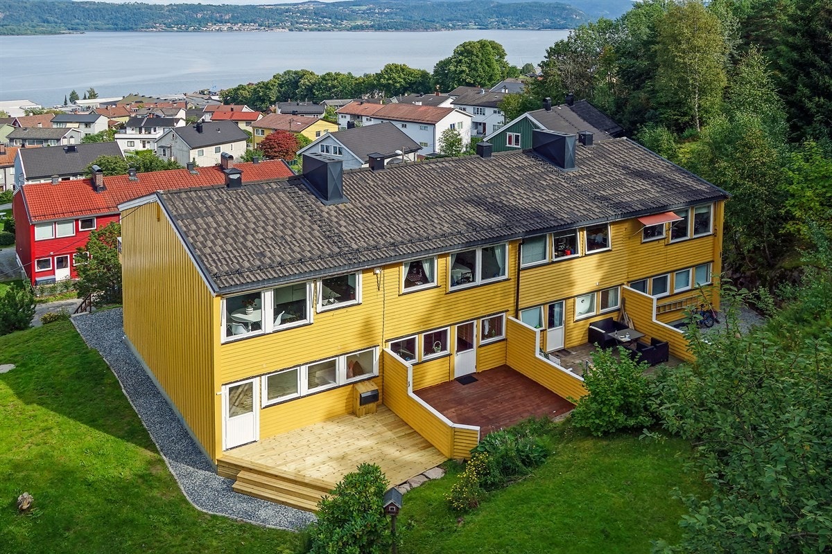 Området har også nærhet til skoler, barnehager og offentlig kommunikasjon, samt et godt utvalg av servicetilbud. Galleribilde