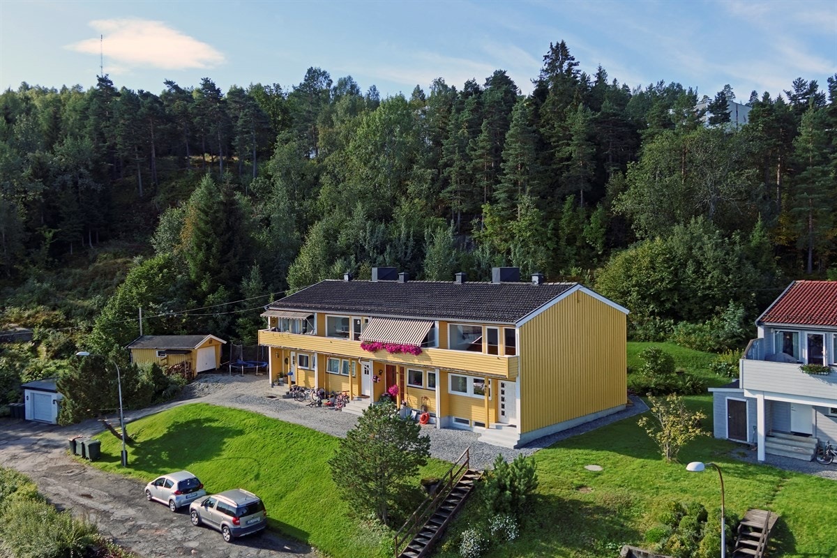 Det er også kort vei til flotte tur- og friluftsområder på Glassverket, samt marina på Solumstrand eller til bademuligheter på Sota Fjordpark, mellom Tangen og Nøstodden. Galleribilde