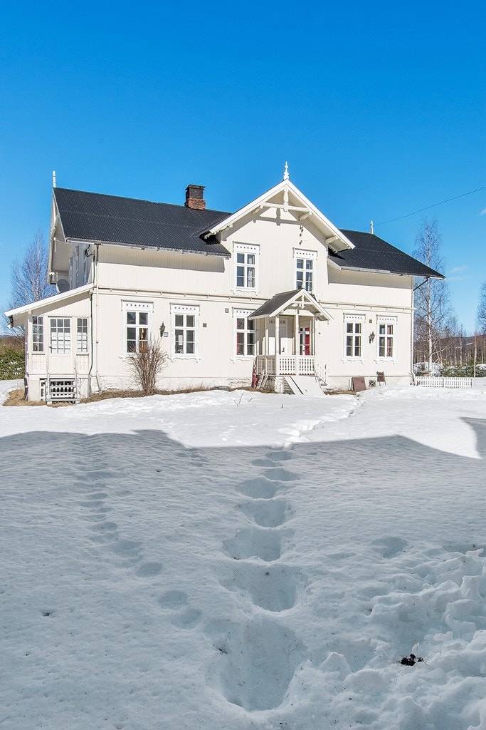 Masterkey-låsesystem i hovedbygningen, hvor de fleste dører har universallås Galleribilde