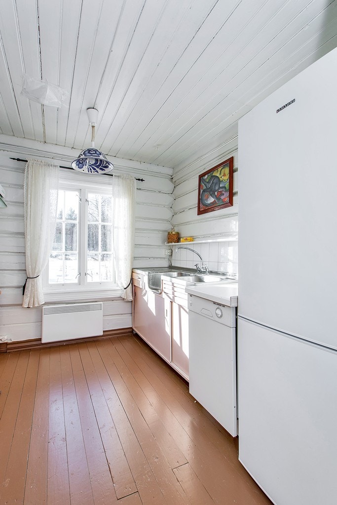 Enkelt kjøkken i drengehuset Galleribilde