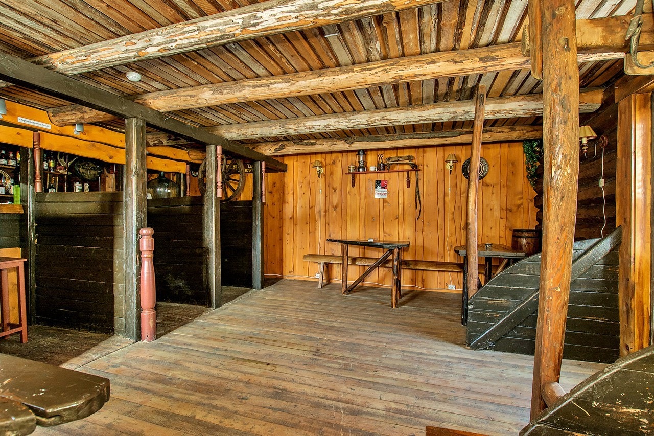 Baren holder en gammel stil og trenger noe oppgradering Galleribilde