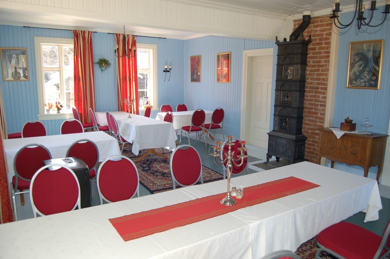 Stort rom i hovedhuset hvor man kan ha selskaper Galleribilde