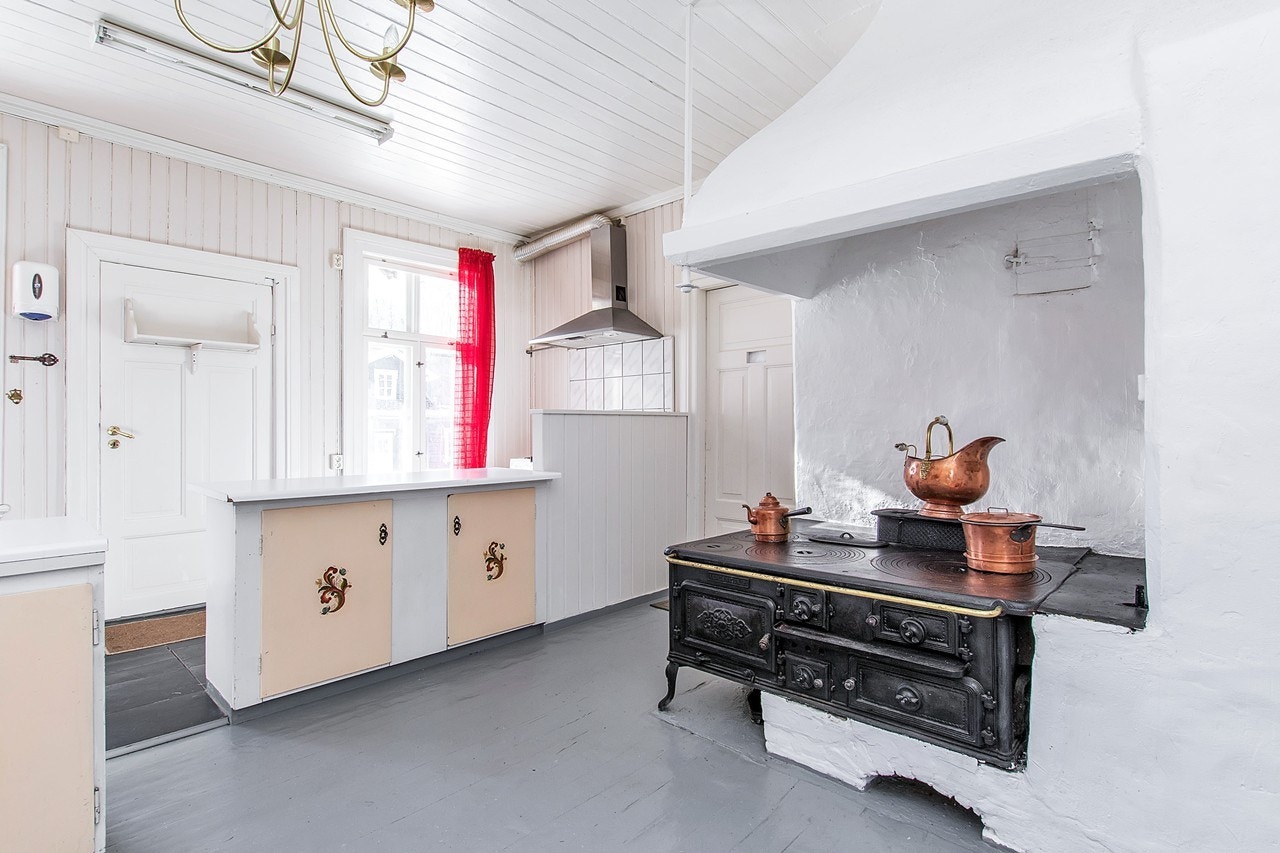 Kjøkken med storhusholdningsutstyr Galleribilde