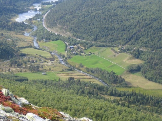 Bretningen gård fra Bretningsvola. Galleribilde