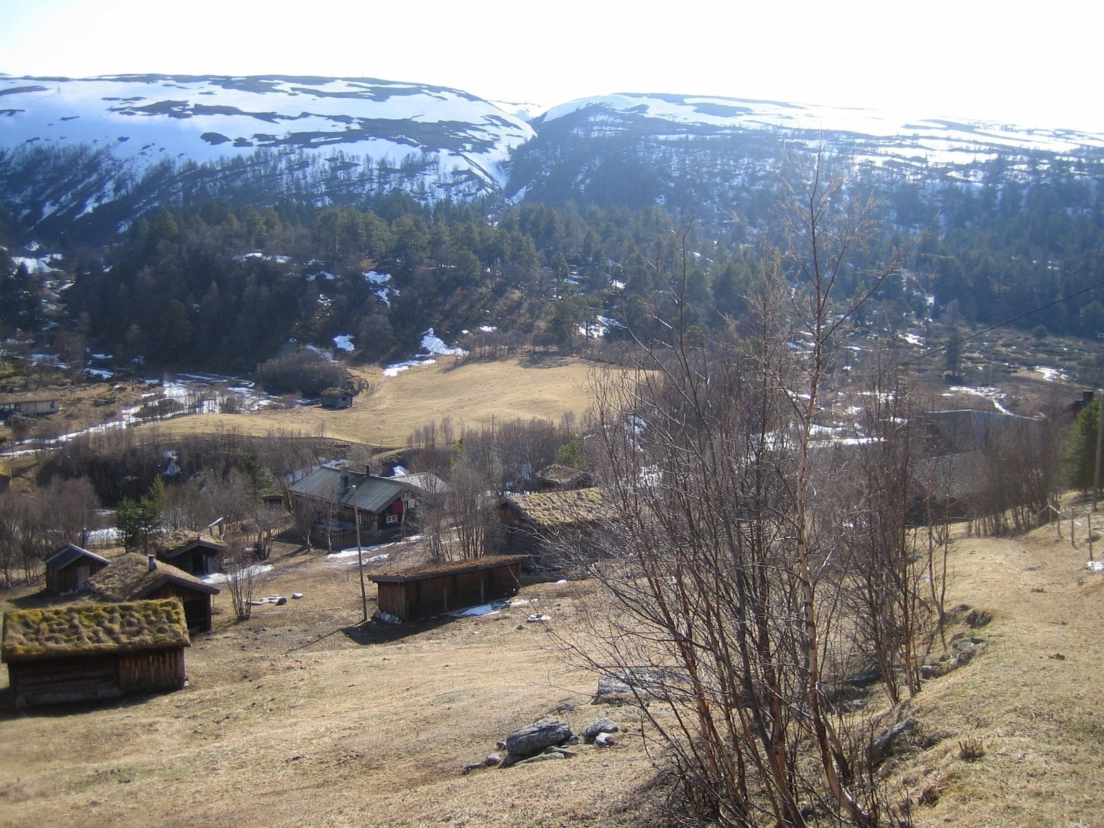 Bretningen gård. Huset sees til høyre (bare pipa). Galleribilde