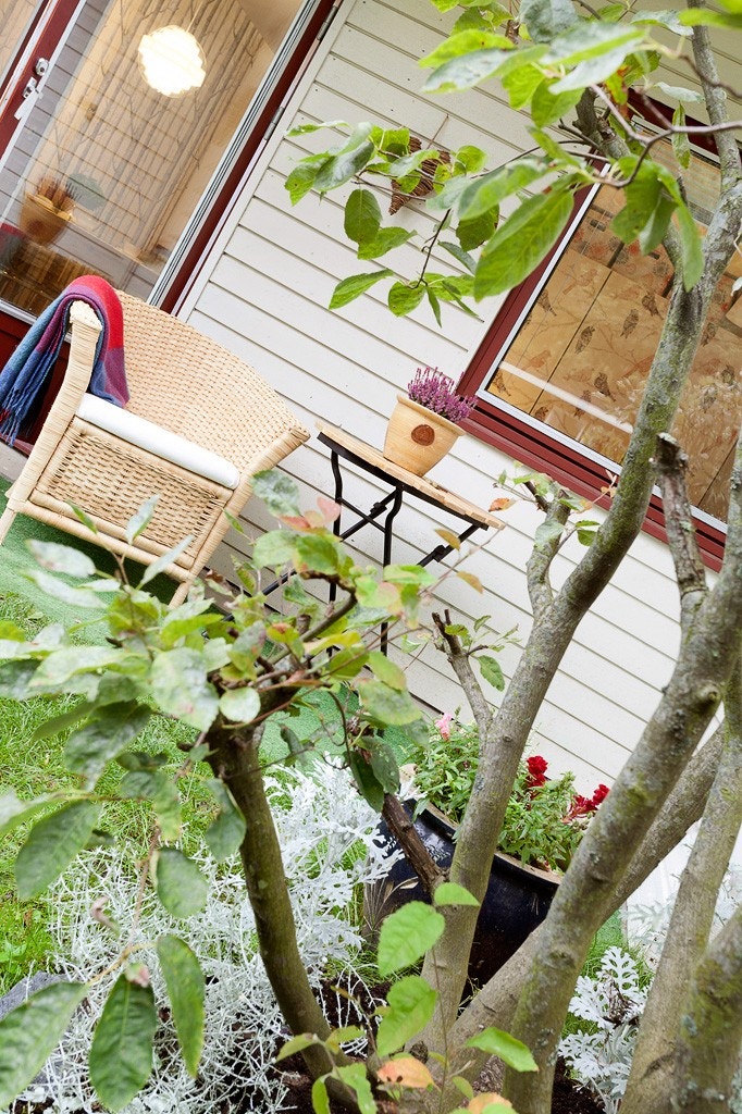 Fra kjøkkenet er det utgang til en koselig 5 kvm østvendt uteplass hvor man kan nyte morgensolen. Galleribilde