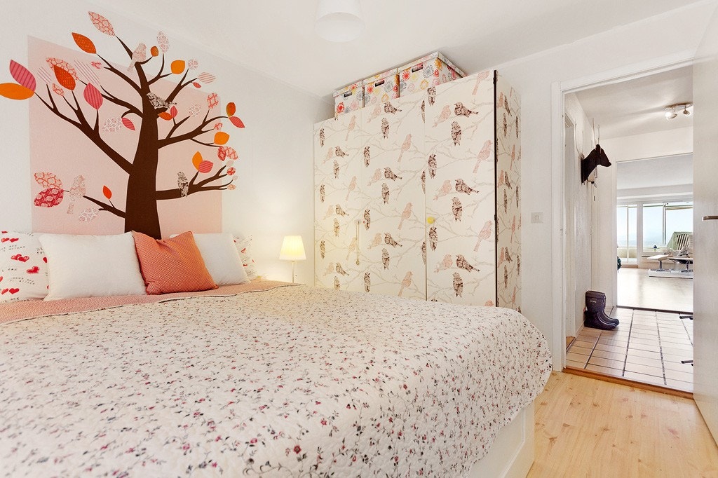 Hovedsoverom med god plass til dobbeltseng og garderobeskap. Galleribilde