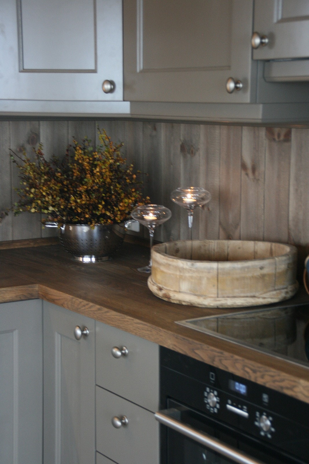 Kjøkken kan også leveres fra Uvdal Snekkerverksted. I oppgitt pris er alle hvitevarer integrert Galleribilde