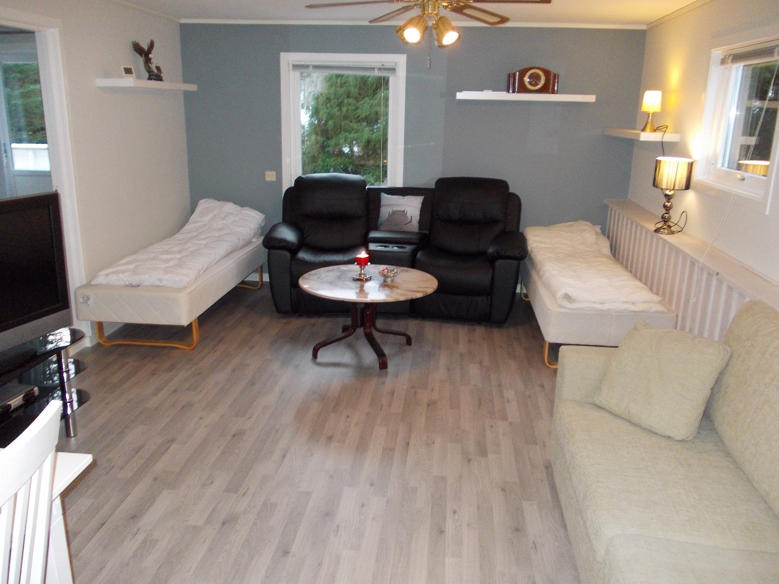 Alternativ sovemøblering på stua. Galleribilde