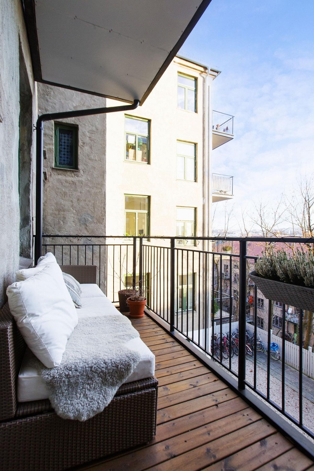 Romslig balkong med vidt utsyn Galleribilde