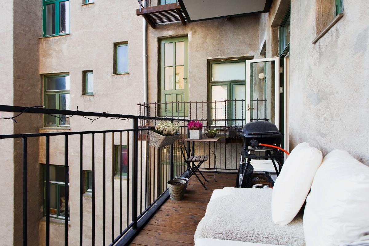 Romslig balkong med vidt utsyn Galleribilde