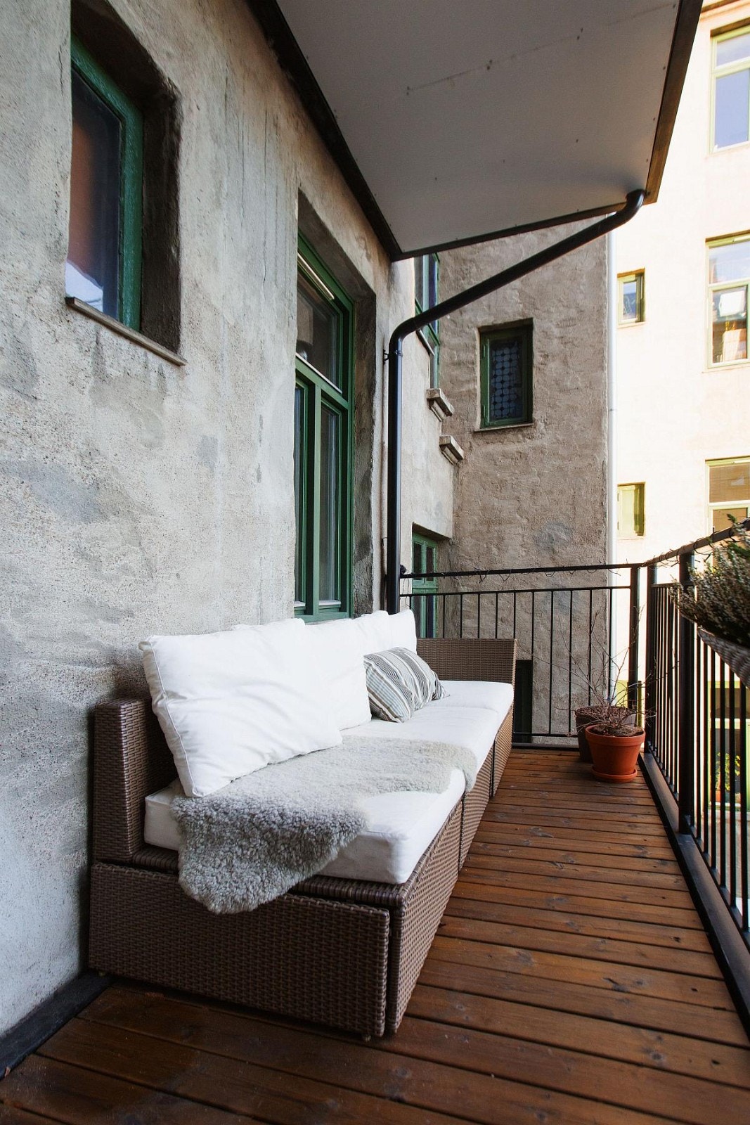 Romslig balkong med vidt utsyn Galleribilde