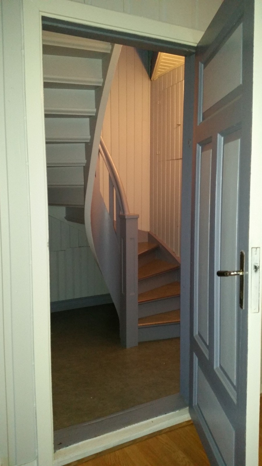 Oppgangen til 2 etg fra stue Galleribilde