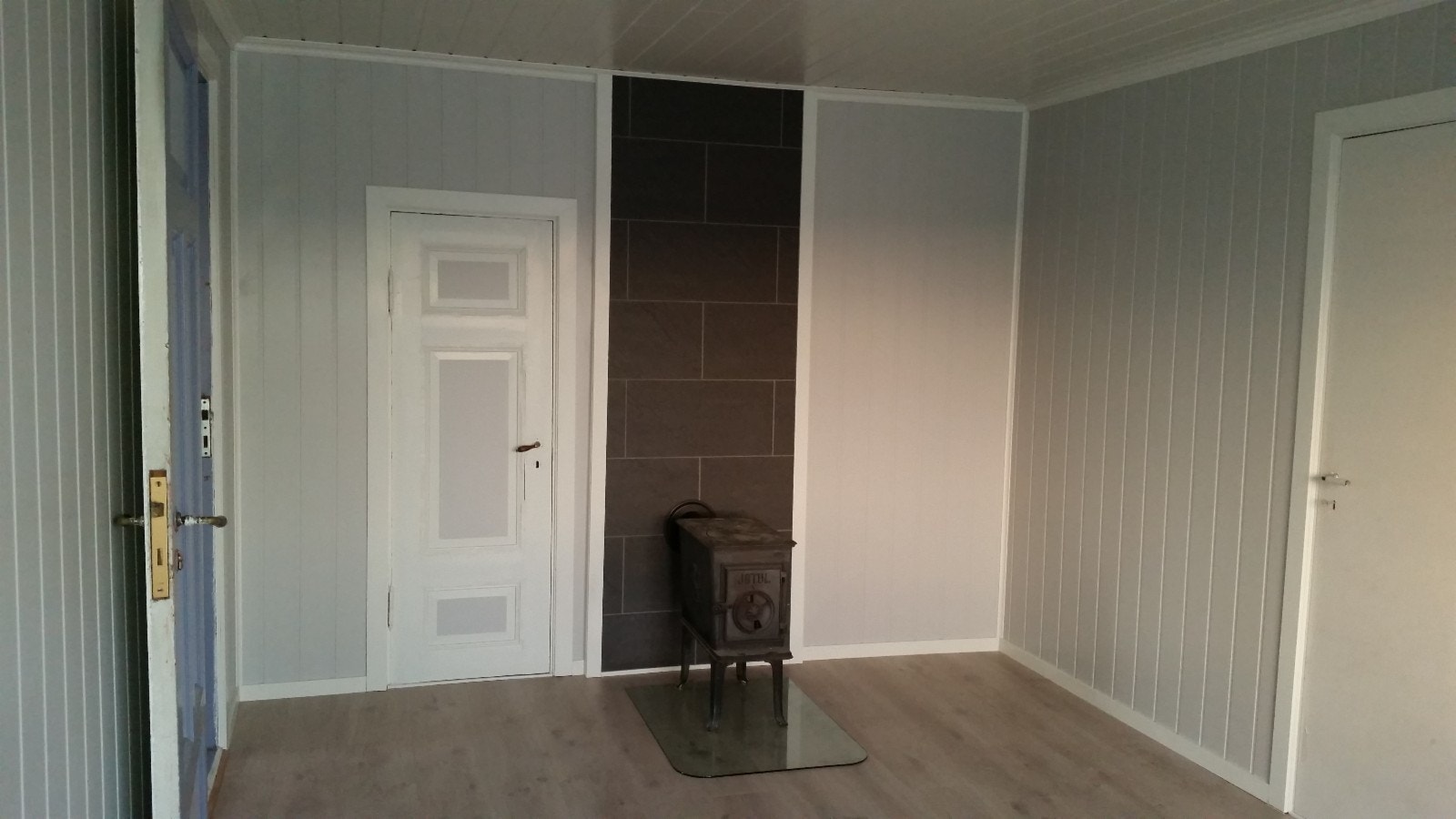 Soverom 2 i 2. etg, med en vedovn Galleribilde