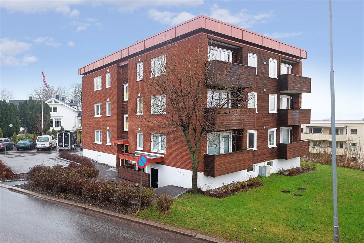 Ollebakken 18 ligger med få minutters gange fra sentrum. Galleribilde