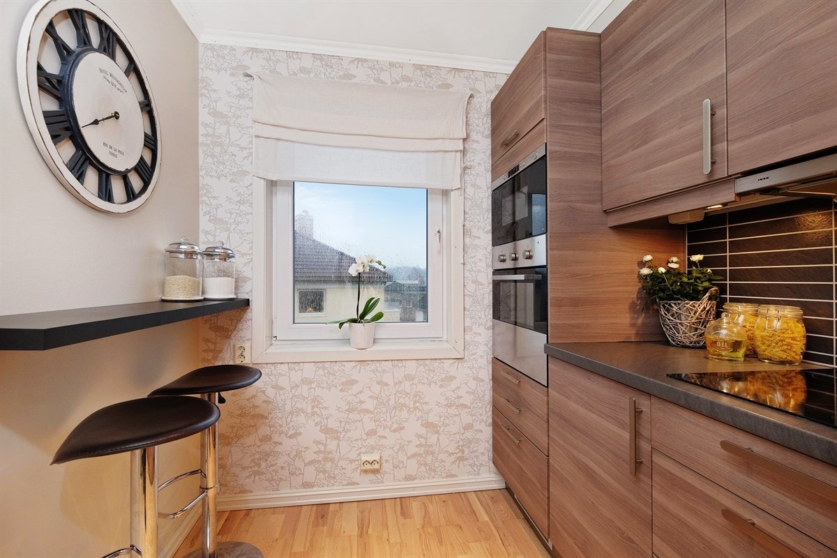 Det er plass for en praktisk barløsning på kjøkkenet. Galleribilde