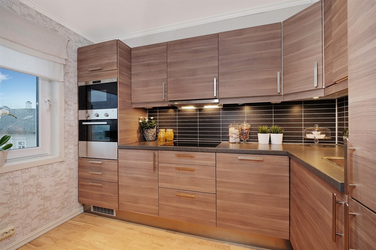 Kjøkkenet har en stilren Ikea innredning fra 2011. Galleribilde