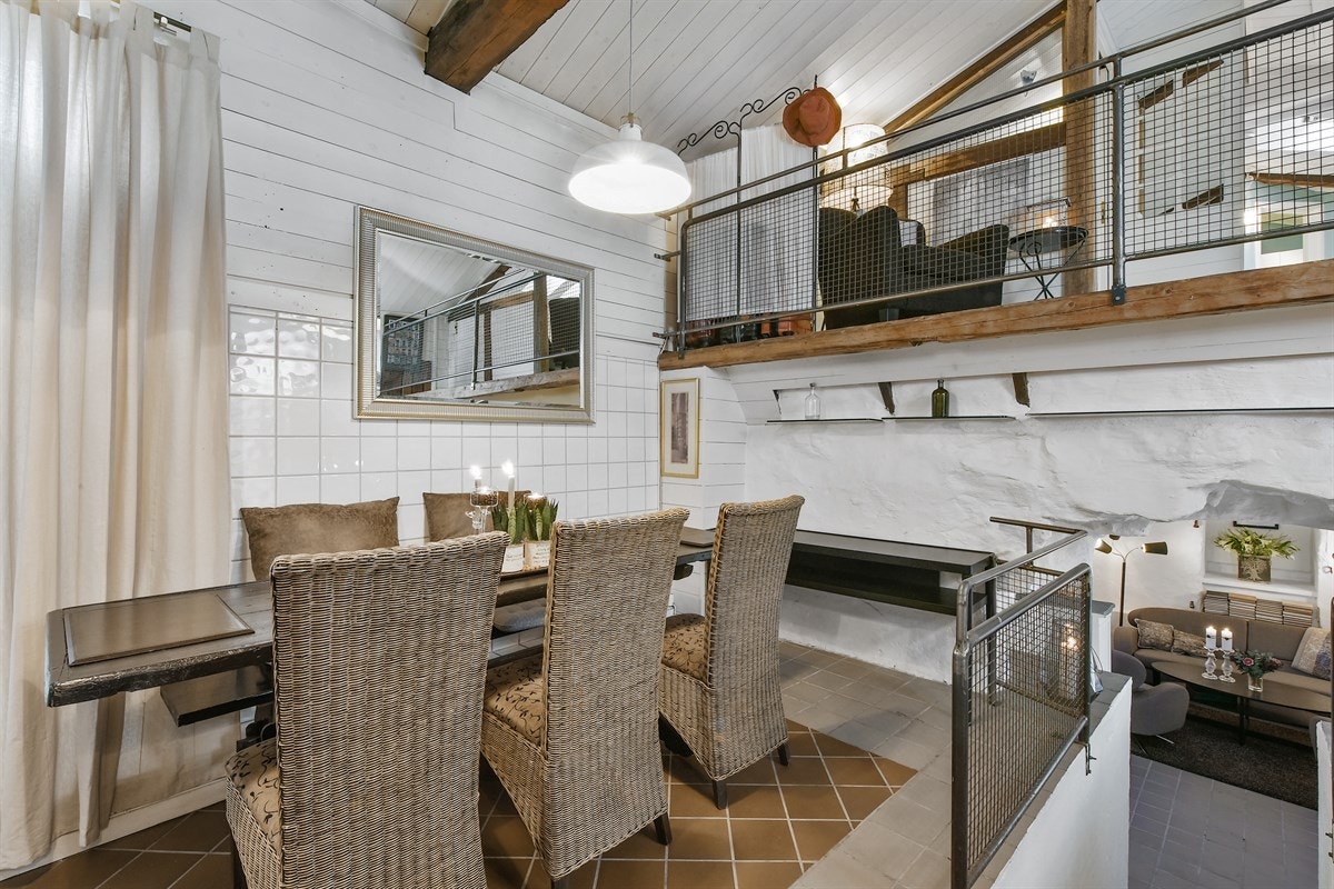 Kjøkken med åpen løsning mot spisestuedelen. Galleribilde