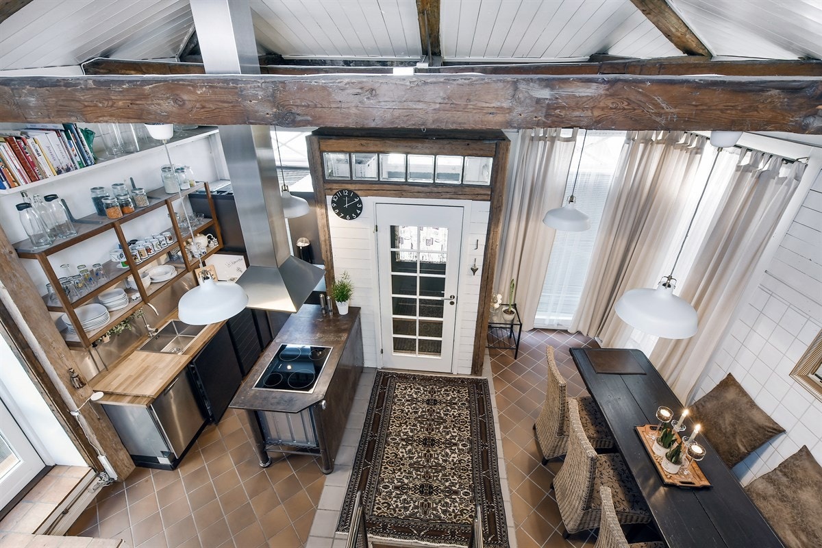 Oversikt over kjøkken/spisestue fra 2. etg. Galleribilde