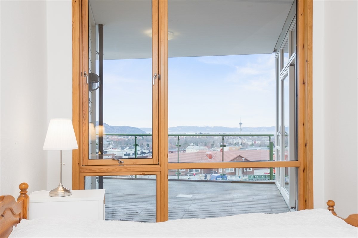 Vinduer fra gulv til tak - gå fra drømmeland til drømmeutsikt. Galleribilde