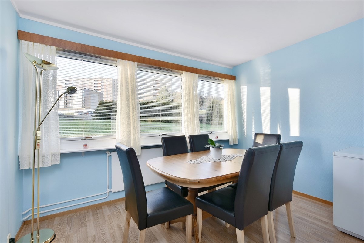 Ved å sette opp lettvegger på kjøkkenet kan det etableres et ekstra gjesterom som gir leiligheten 3 soveplasser. Galleribilde