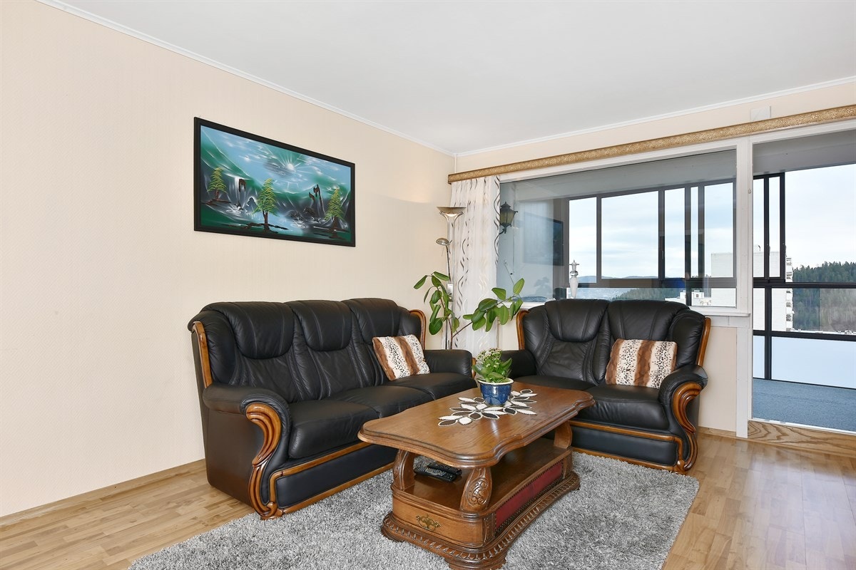 Rommet har også god plass for sofaløsning med tilhørende møblement. Galleribilde