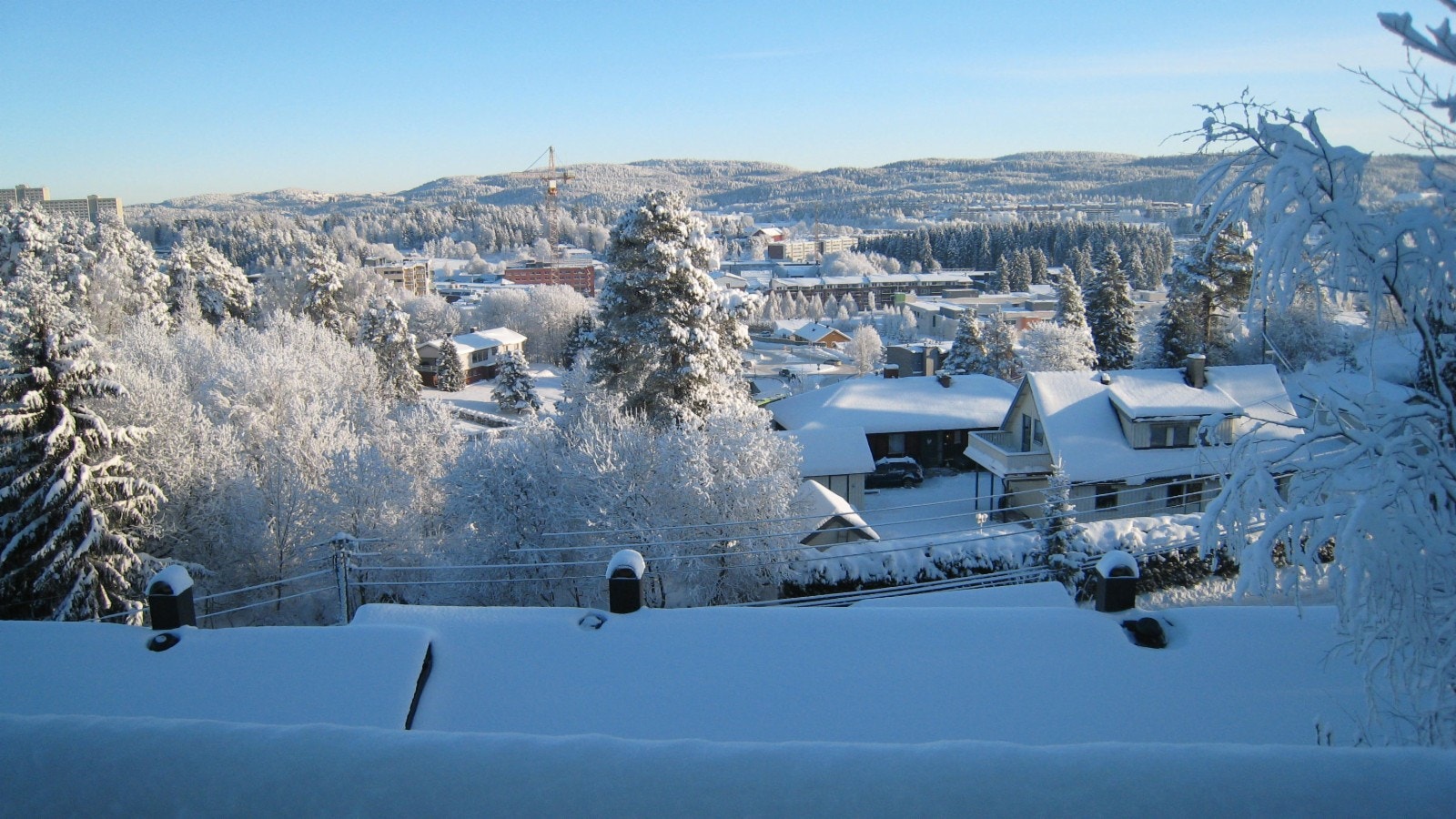 Utsikt fra stue, kjøkken, soverom og disponibel gressplen Galleribilde
