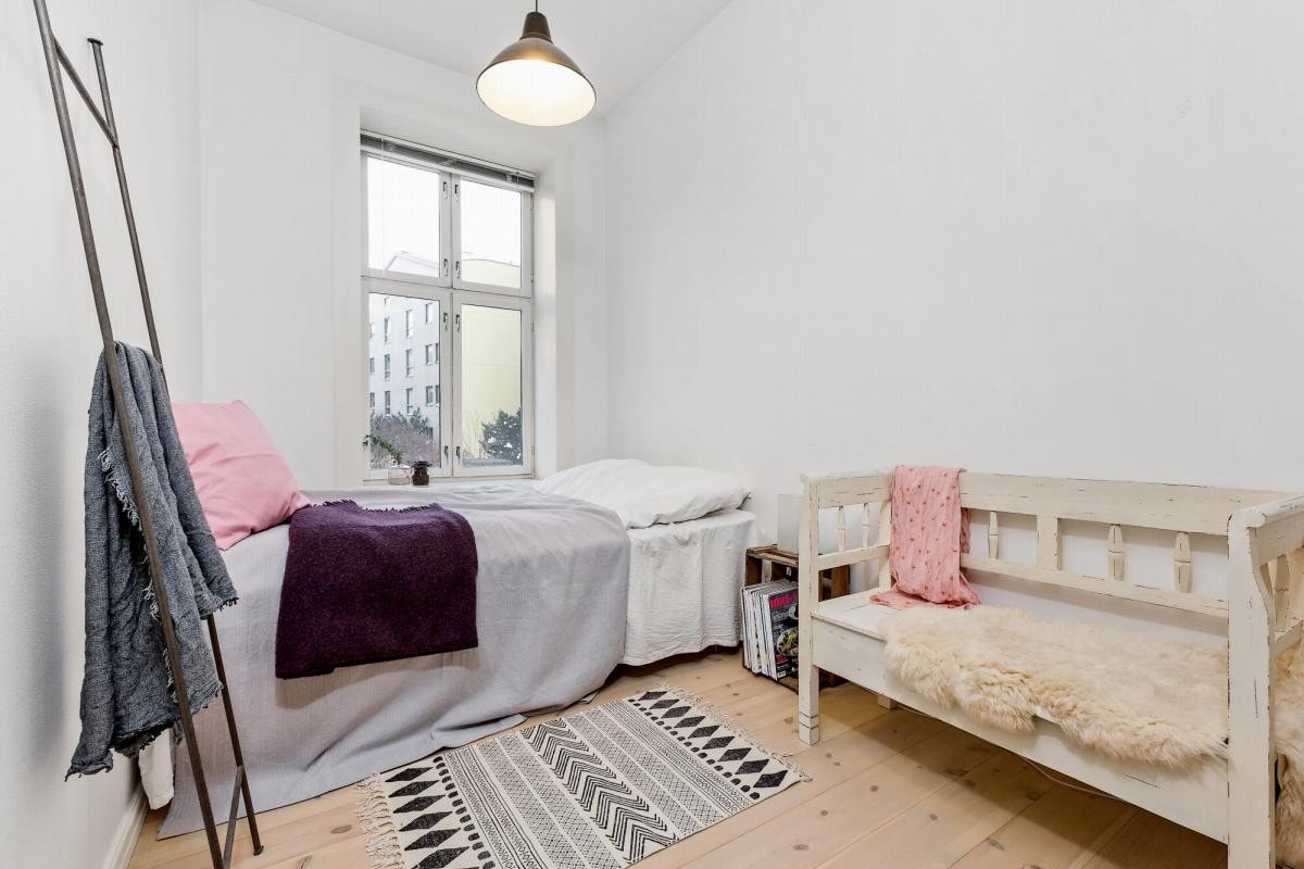 Boligen byr på to gode soverom med plass til dobbelseng og garderobe. Galleribilde